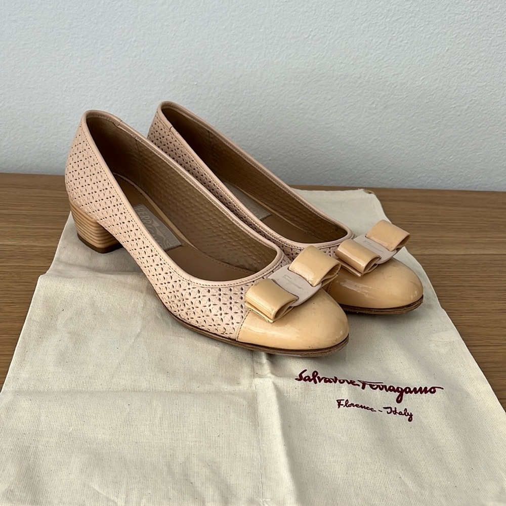 Salvatore Ferragamo Vara Leather Bow Pumps Pink 8 with dust bag.